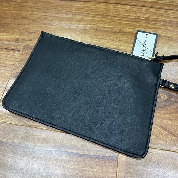 4/$16⚡️ NINE WEST wristlet ✨📦 - Picture 4 of 4
